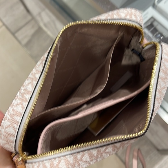 Michael Kors Jet Set Item Large East West Zip Chain Crossbody Optic White/Rsgld - Picture 6 of 16